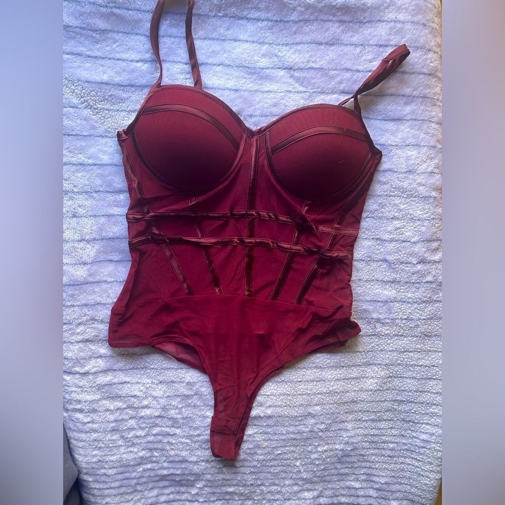 Blashe body corset-type strappy  in wine color New